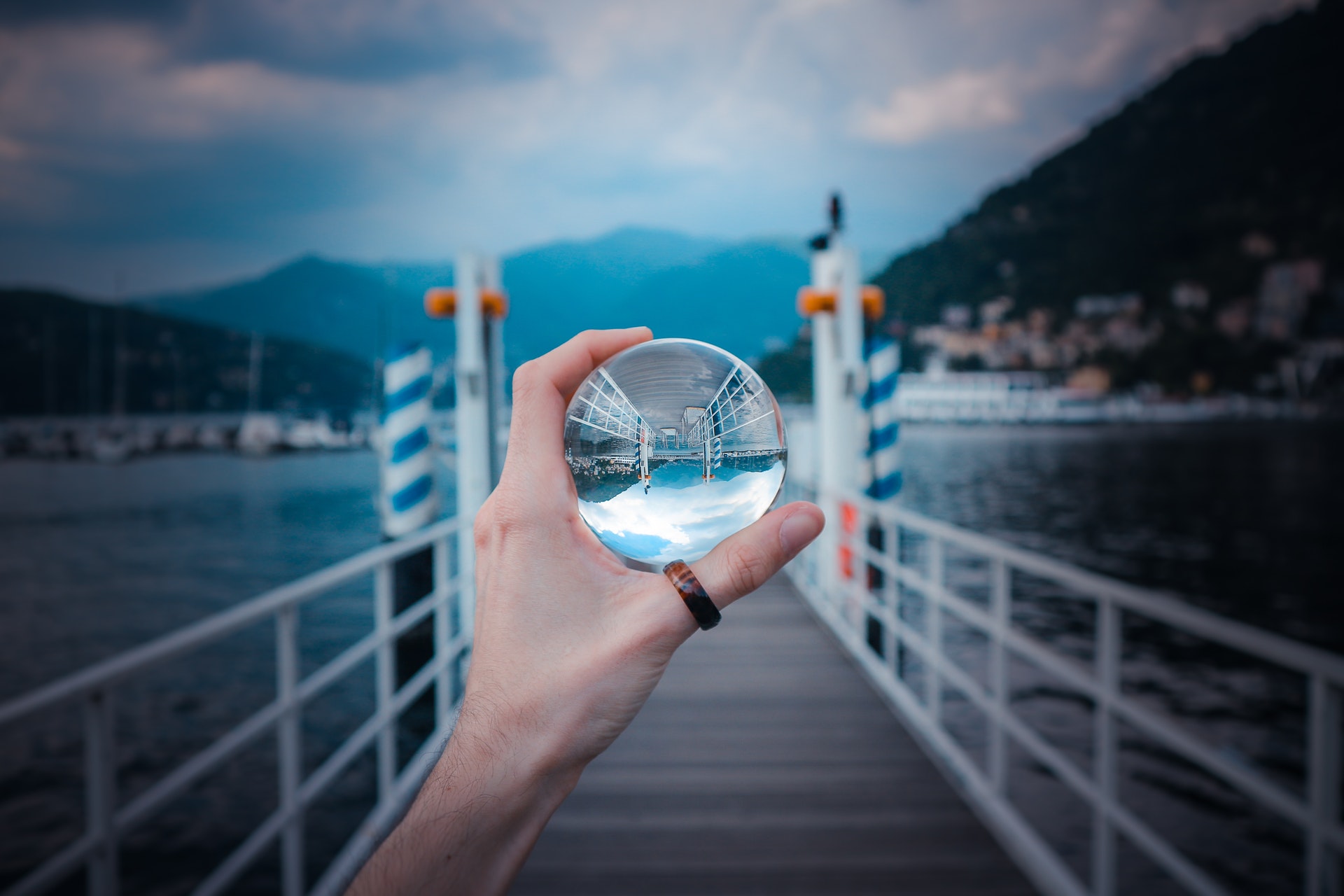 bay-colors-crystal-ball-1092638